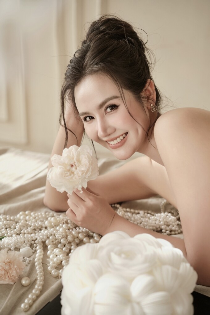 Phan Minh Huyền khoe sắc vóc tuổi 37 - 8