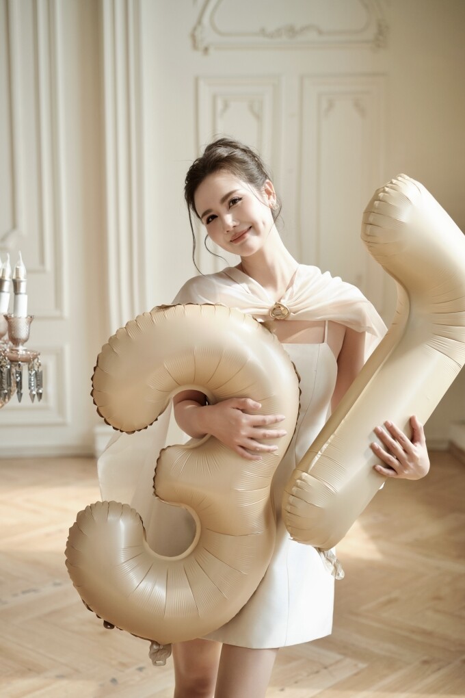 Phan Minh Huyền khoe sắc vóc tuổi 37 - 1