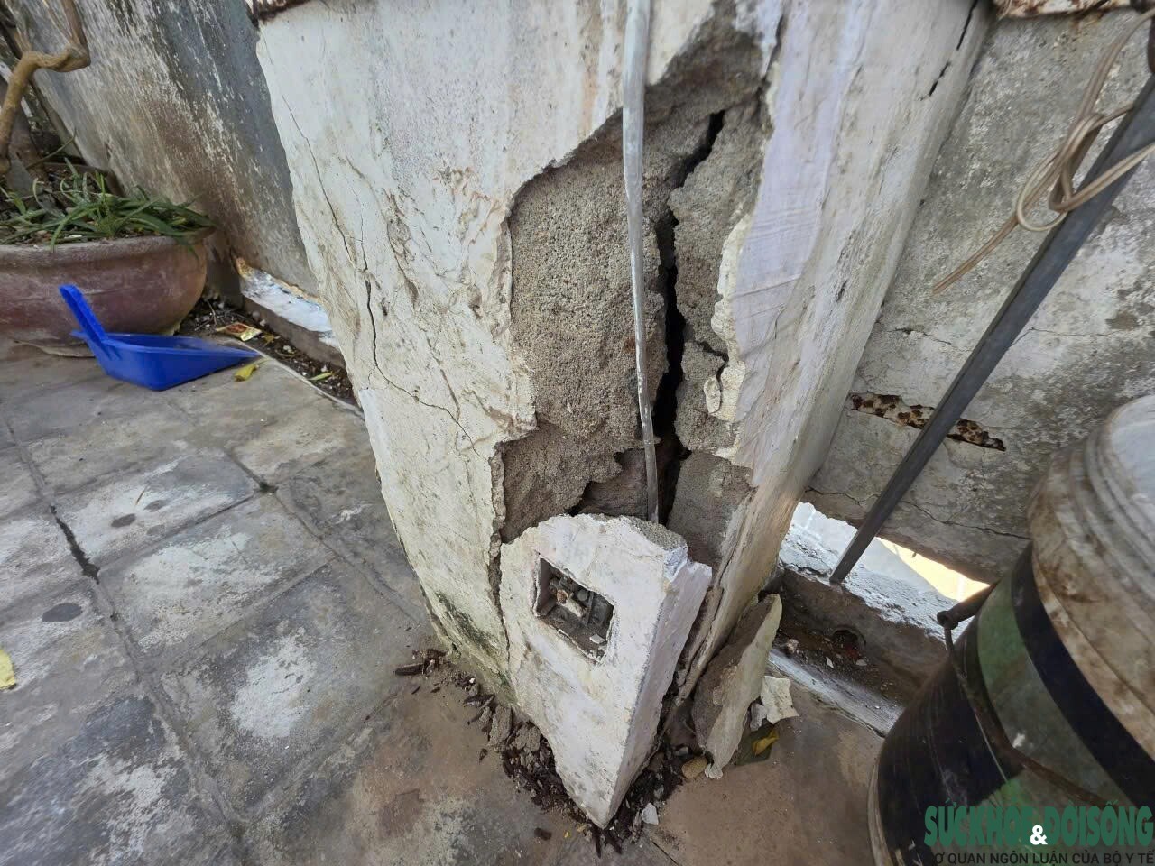 Lan can rơi trong đêm, hàng trăm hộ dân thấp thỏm chờ rời chung cư cũ - 5