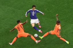 Nhật Bản khiến Hà Lan ôm hận: Bản lĩnh "Samurai xanh", Koeman mắc sai lầm