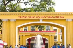 Quảng Ninh kỷ luật 3 cán bộ coi thi vụ giám thị bị tố hỗ trợ thí sinh xem bài