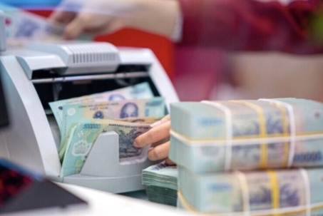 Tiền gửi của người dân vào ngân hàng lập kỷ lục, vượt 10,5 triệu tỷ đồng