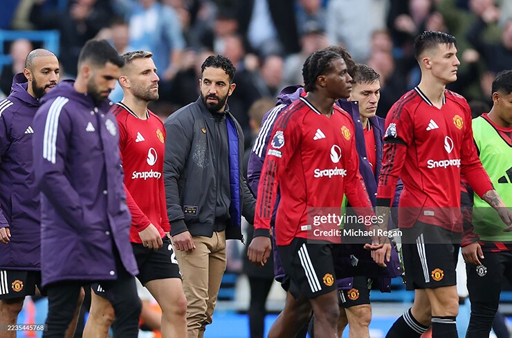 Chiến lược gia người Bồ Đào Nha rời Old Trafford giữa nhiều tranh cãi hồi đầu năm