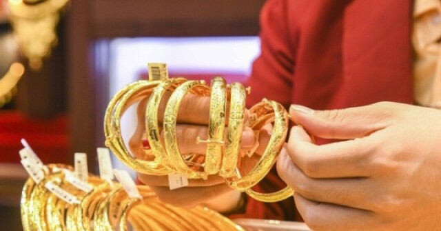 Giá vàng hôm nay 15/6: Tăng mạnh, tiến gần 4.30...