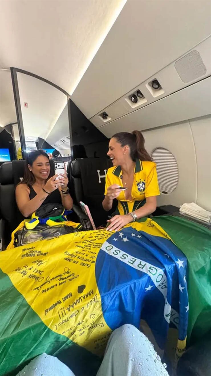 Người tình của Neymar khoe vòng 1 gợi cảm, được ví như "nữ hoàng World Cup" - 5