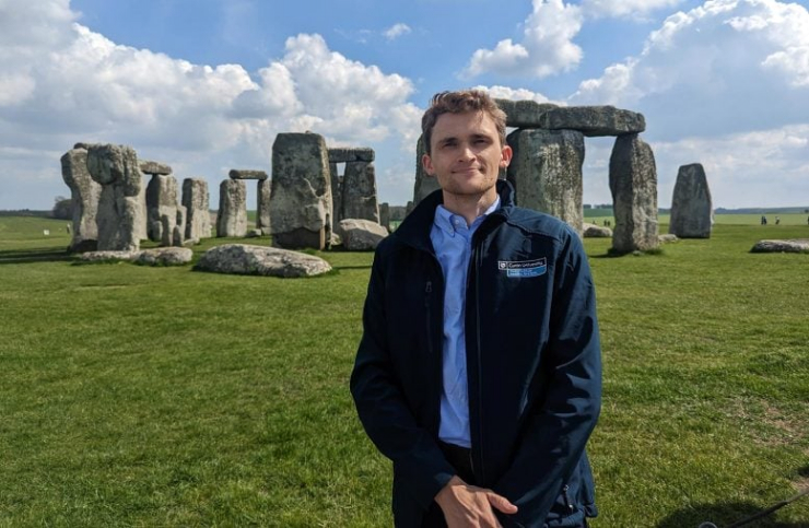 Tiến sĩ Anthony Clarke tại Stonehenge.