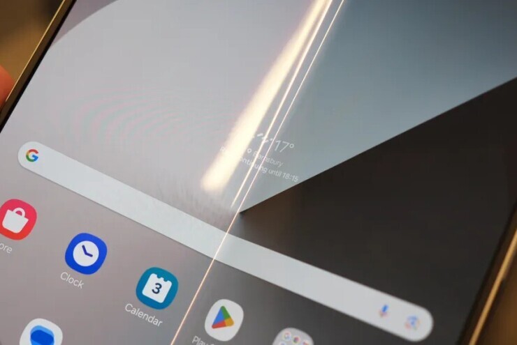 Galaxy Z Fold 9 có thể giấu được nếp gấp màn hình nhờ lớp kính công nghệ mới