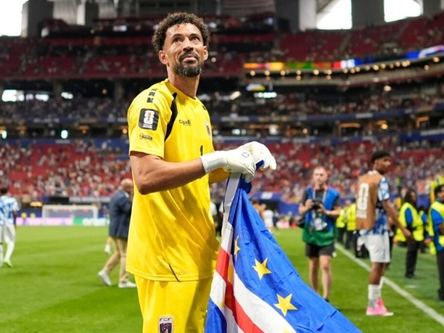 Thủ môn Cape Verde khóc vì không đủ tiền đưa mẹ sang Mỹ xem World Cup 2026