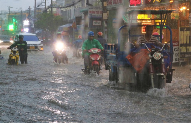 Cảnh báo rãnh gió mùa gây mưa rất lớn ở miền Bắc.