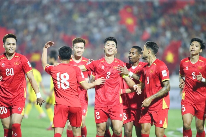Tuyển Việt Nam mở cửa để mạnh hơn