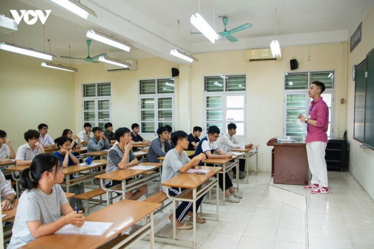 Lỗ hổng kỷ cương phòng thi từ vụ giám thị nhắc bài, đề nghị đổi bài ở Quảng Ninh - 2