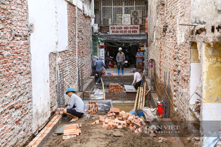 Nhiều người dân cũng xây mới ngôi nhà sau khi giải phóng mặt bằng.