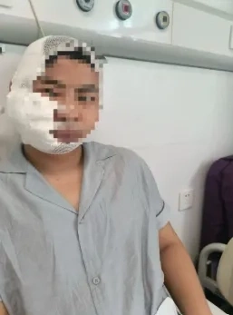 Người đàn ông yêu cầu thủy cung phải bồi thường thỏa đáng. Ảnh: Douyin
