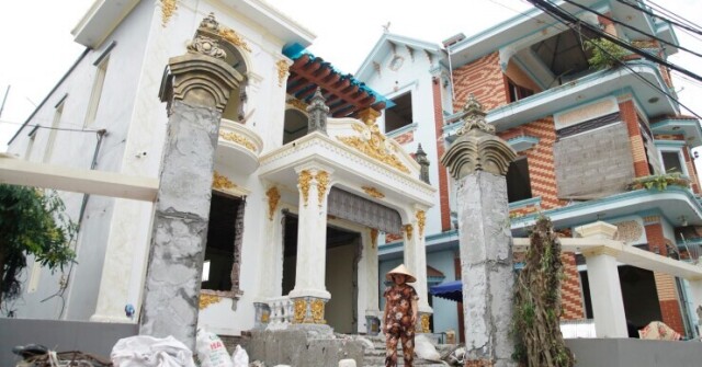 Cả làng dỡ nhà lầu, nhường đất cho sân bay Gia ...