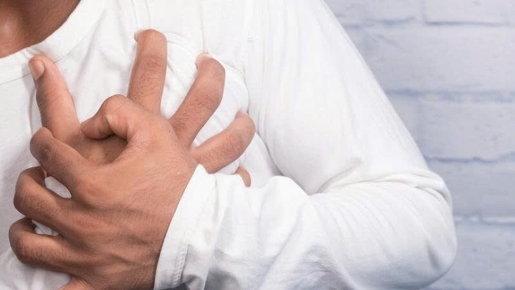 Ngoài các triệu chứng quen thuộc như đau ngực hay khó thở, một số thay đổi trên khuôn mặt cũng có thể liên quan đến nguy cơ tim mạch
