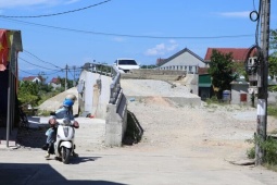Cầu 'uốn lượn' từng gây tranh cãi ở Hà Tĩnh tiếp tục lỡ hẹn