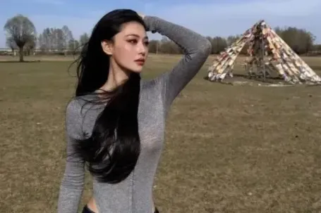 'Đệ nhất mỹ nhân mạng' khoe vóc dáng 'không góc chết' ở tuổi 40