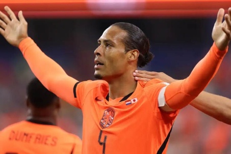 Tin nóng bóng đá World Cup 16/6: Van Dijk không muốn "cooling break"