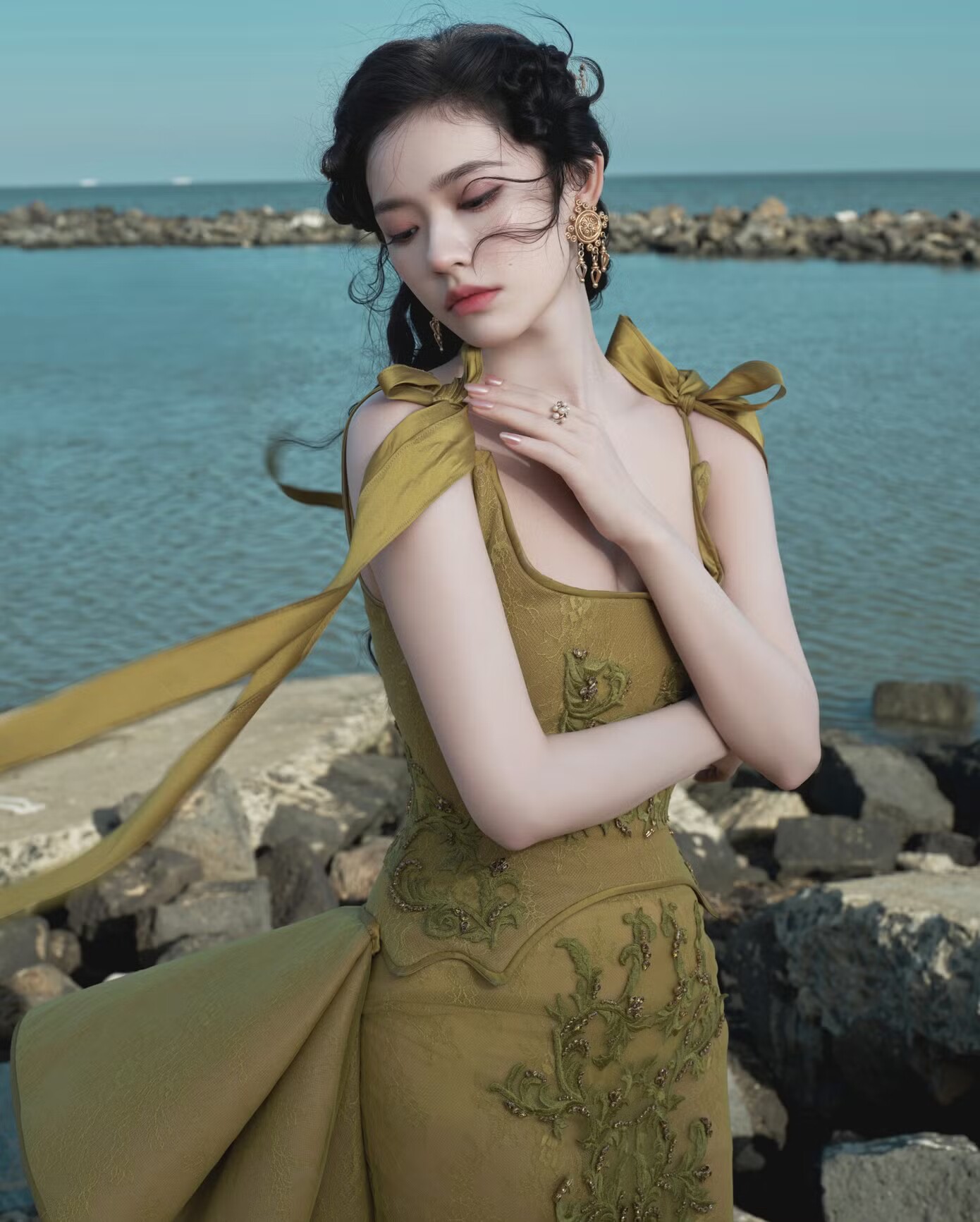 Về đời tư, Lâm Duẫn vướng nhiều tin đồn tiêu cực. Lâm Duẫn đều phủ nhận, sau một thời gian, tin đồn biến mất khiến khán giả cảm thấy bất bình cho cô.