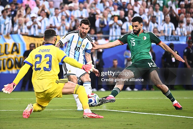 Trực tiếp bóng đá Argentina - Algeria: Messi ghi siêu phẩm (World Cup)