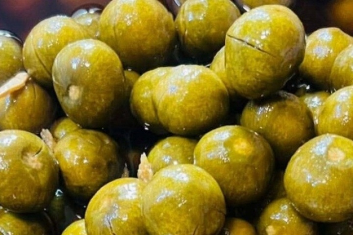 Cách làm sấu ngâm đường giòn ngon, không bị nổi váng