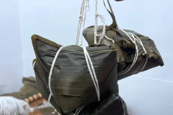 Bánh bá trạng 80.000 đồng/cái vẫn ‘cháy hàng’ dịp Tết Đoan Ngọ ở TPHCM