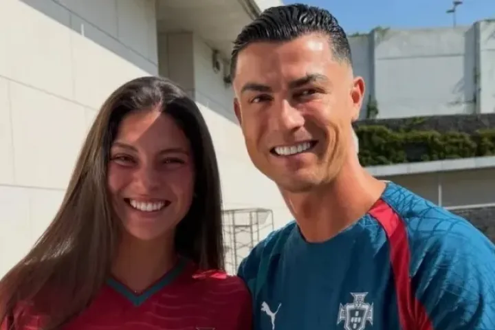 Hàng triệu người xem video cô gái 9x xinh đẹp gặp Ronaldo