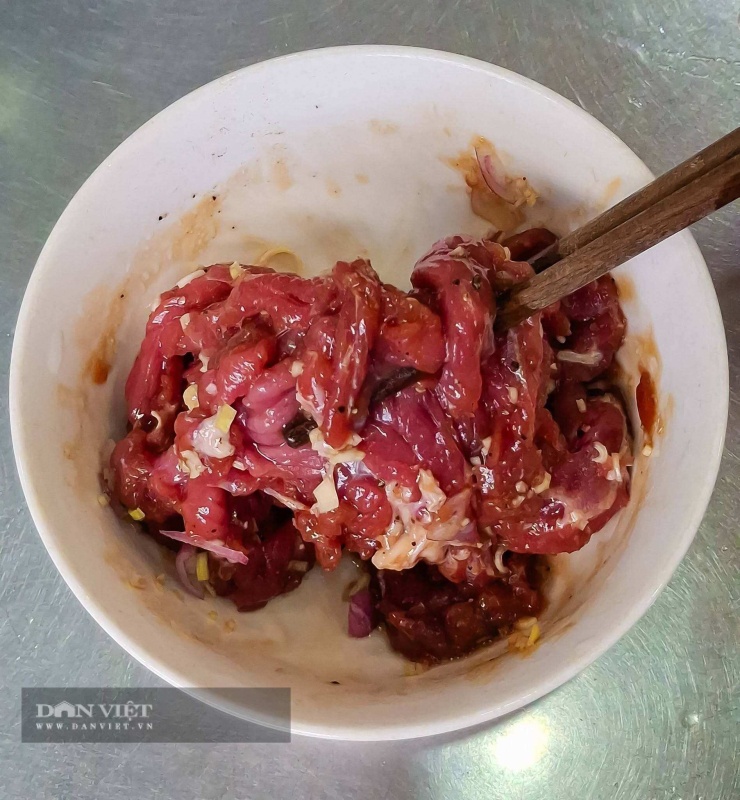 Thịt bò ướp cùng gia vị