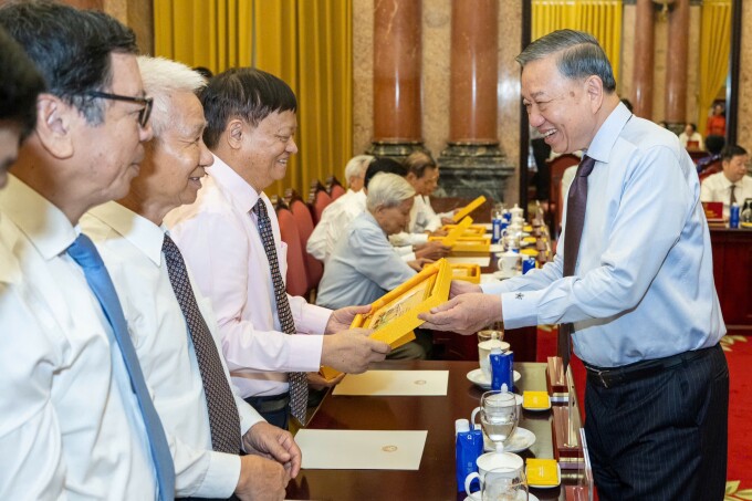 Tổng Bí thư, Chủ tịch nước Tô Lâm gặp mặt 101 nhà báo tiêu biểu, chiều 16/6. Ảnh: Hoàng Phong