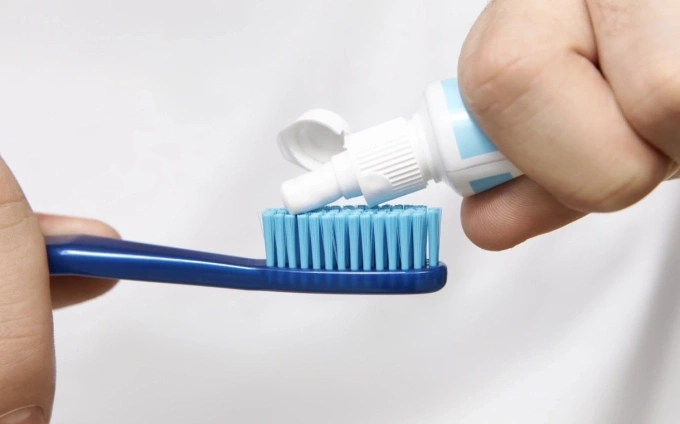 Tuyệt đối không dùng kem đánh răng để làm mát vùng kín. Ảnh: Health