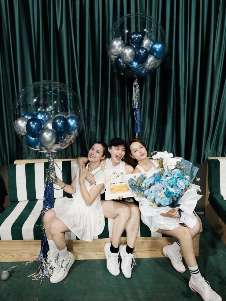 Ảnh sao 17/6: 'Công chúa hàng hiệu' Tiên Nguyễn sexy bên ông xã - 1