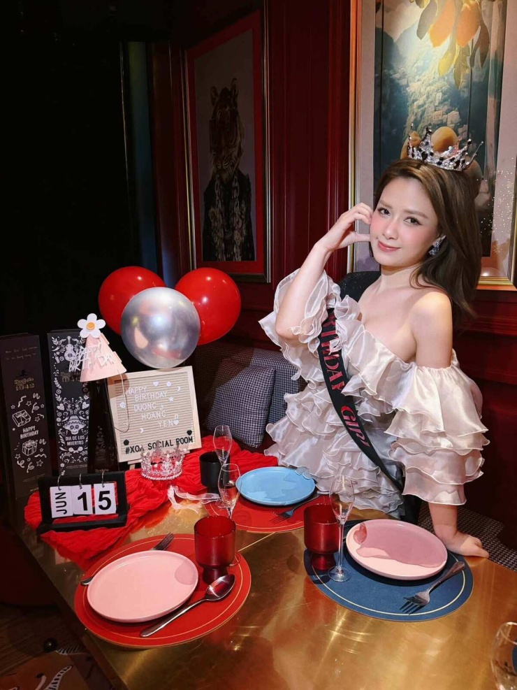 Ảnh sao 17/6: 'Công chúa hàng hiệu' Tiên Nguyễn sexy bên ông xã - 6