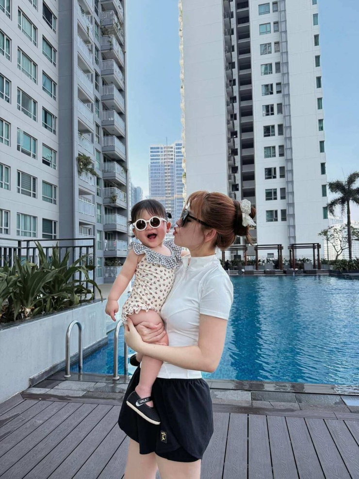 Ảnh sao 17/6: 'Công chúa hàng hiệu' Tiên Nguyễn sexy bên ông xã - 7