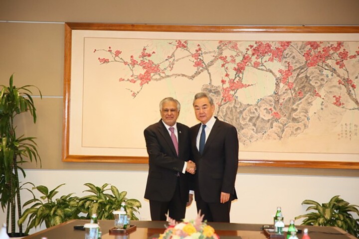 Ngoại trưởng Trung Quốc Vương Nghị gặp Phó Thủ tướng kiêm Bộ trưởng Ngoại giao Pakistan Mohammad Ishaq Dar tại New York, Mỹ ngày 28/05/2026. Ảnh: Bộ Ngoại giao Trung Quốc