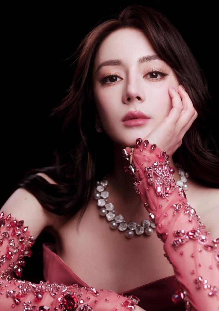 Địch Lệ Nhiệt Ba trở lại thảm đỏ trong sắc hồng lộng lẫy hút mắt người hâm mộ - 14