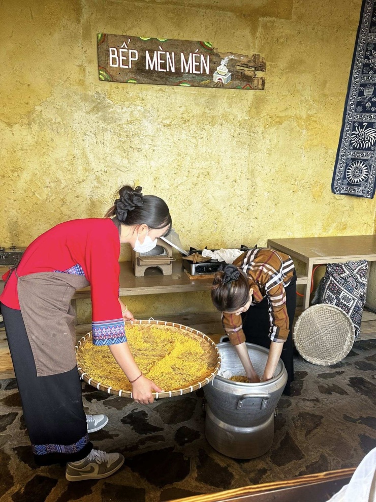 Không gian ẩm thực đặc trưng hương vị núi rừng Tây Bắc với nhiều món ăn dân dã, đặc trưng như mèn mén, thắng cố, thịt nướng, gà đồi, lợn bản, rau rừng… mang đến trải nghiệm mới lạ cho du khách khi đến với Tam Đảo.