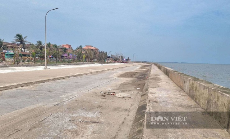 Hệ thống kè đê biển&nbsp;Quất Lâm nay đổi thành Khu du lịch Giao Ninh. Ảnh: Vũ Thượng