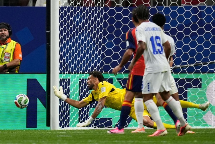 Vozinha đang lọt tầm ngắm một vài đội bóng đang chơi ở V.League. Ảnh: AP