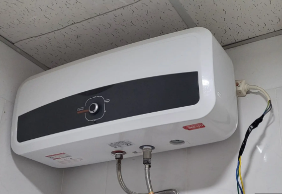 Việc xả cặn bình nóng lạnh nên được thực hiện định kỳ từ 6-12 tháng/lần, tùy theo tần suất sử dụng và chất lượng nguồn nước.
