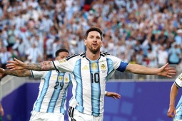 Video bóng đá Argentina - Algeria: Tuyệt đỉnh Messi ghi siêu phẩm (World Cup)