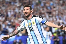 Messi lập hat-trick siêu hạng:  " Cỗ máy ghi bàn "  bền bỉ, xứng danh vĩ đại nhất lịch sử