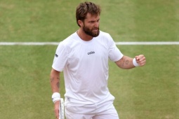 "Trai hư" nước Pháp vừa phỏng vấn vừa văng tục mặc MC van xin, làng tennis sốc nặng