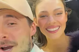 Brooklyn Beckham châm biếm gia đình