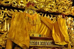 Tận thấy ngai vua dát vàng ở khu di tích nổi tiếng Thanh Hóa