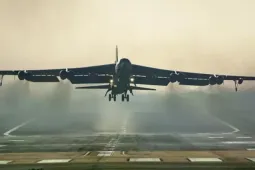 Tai nạn chết người đặt câu hỏi về 'pháo đài bay' B-52 già cỗi của Không quân Mỹ