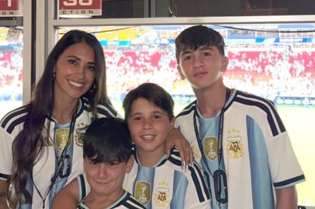 Vợ Messi vỡ òa khi chồng lập hat-trick ở World Cup