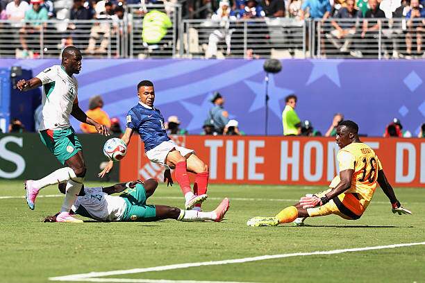 Trực tiếp bóng đá Pháp - Senegal: Maignan cứu bóng vạch vôi (World Cup) (Hết giờ) - 11