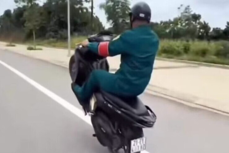 Xử phạt, tịch thu phương tiện của người mặc trang phục dân quân tự vệ 'bốc đầu' trên phố