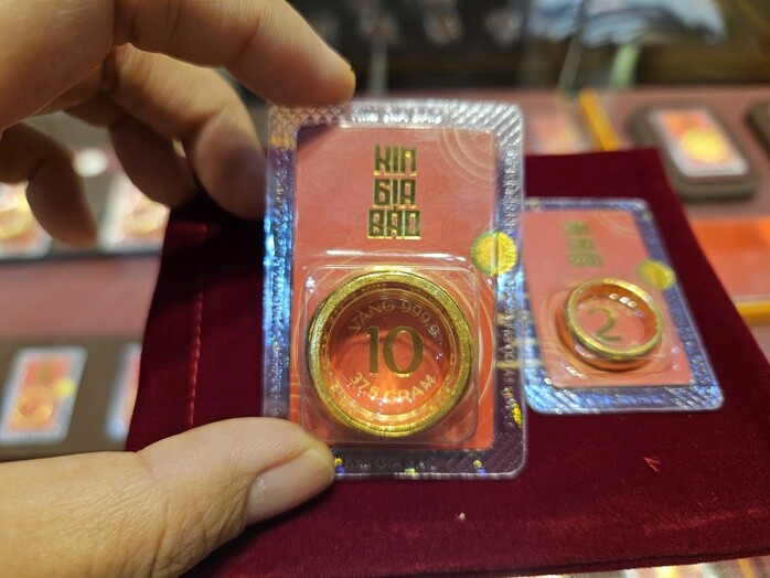 Giá vàng trong nước giảm trở lại theo giá thế giới