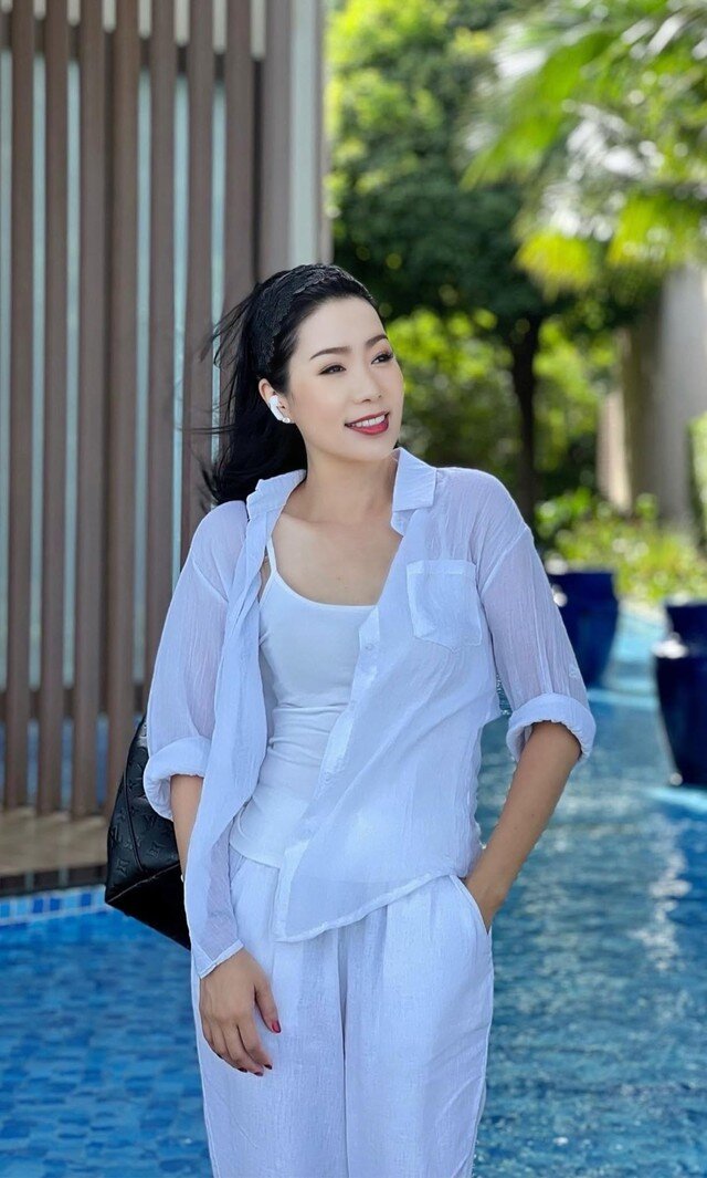 Nhiều khán giả nhận xét chị là một trong những mỹ nhân hiếm hoi của showbiz Việt giữ được vẻ đẹp bền bỉ theo năm tháng.